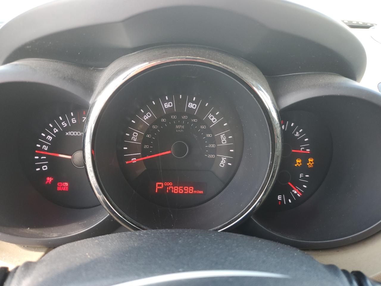 2011 Kia Soul + VIN: KNDJT2A21B7339819 Lot: 81268555