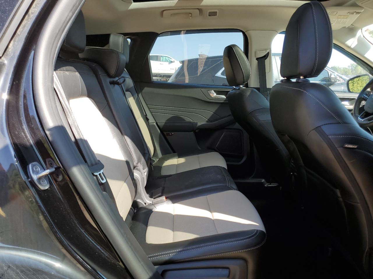 2022 Ford Escape Titanium VIN: 1FMCU9J94NUB60977 Lot: 81264395