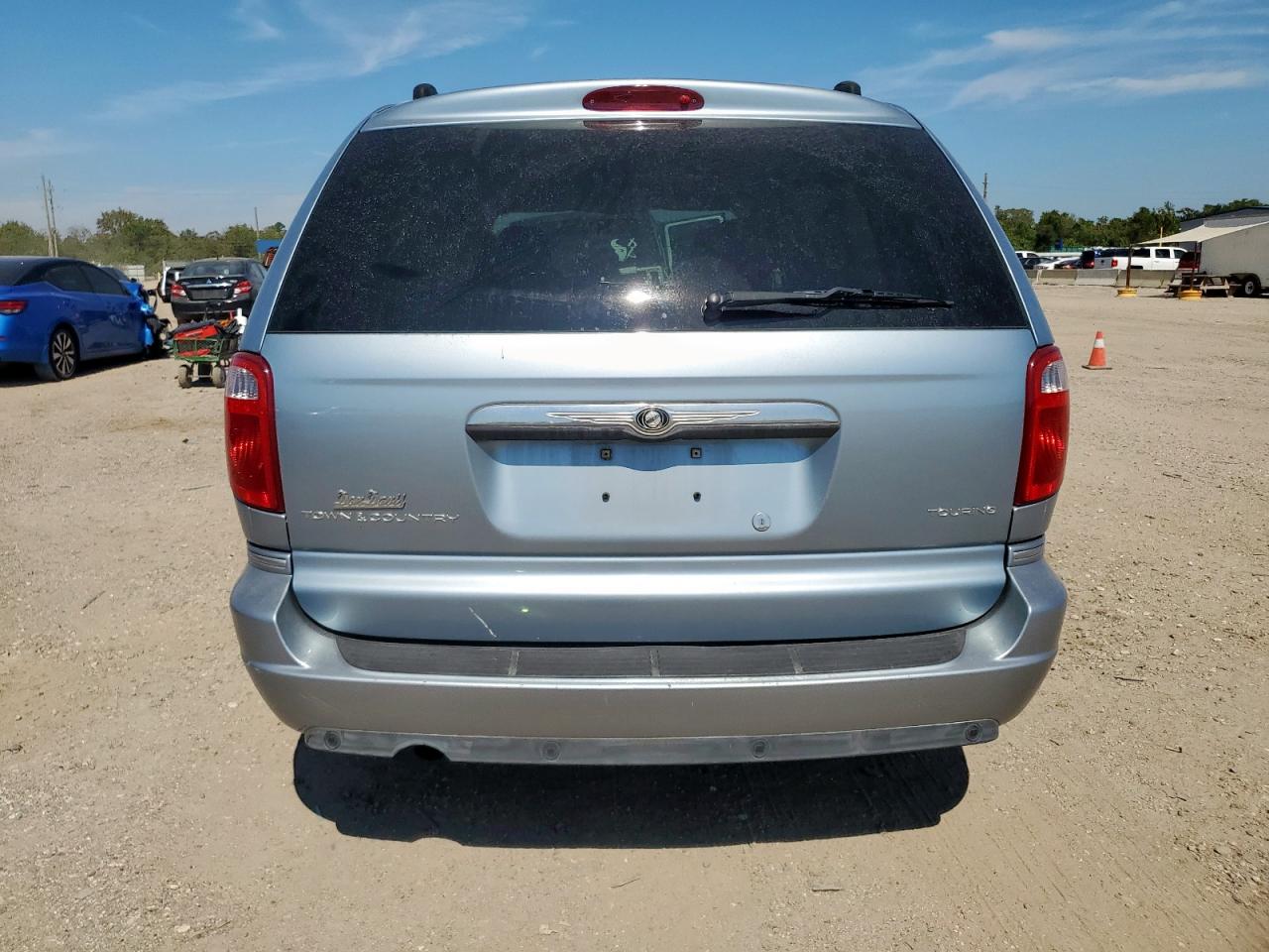 2005 Chrysler Town & Country Touring VIN: 2C8GP54LX5R227669 Lot: 81917425