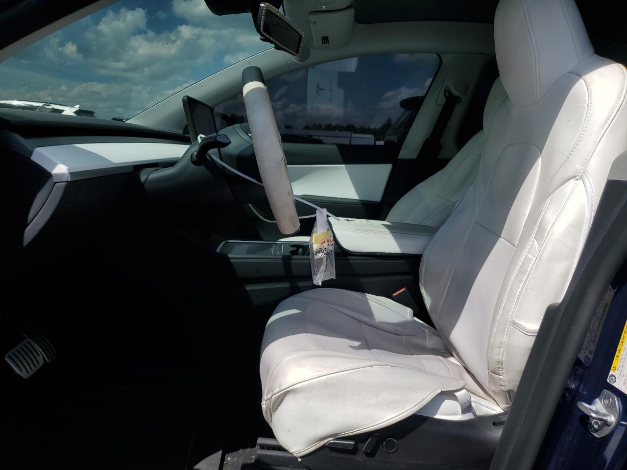 2022 Tesla Model Y VIN: 7SAYGDEF2NF519243 Lot: 71429255