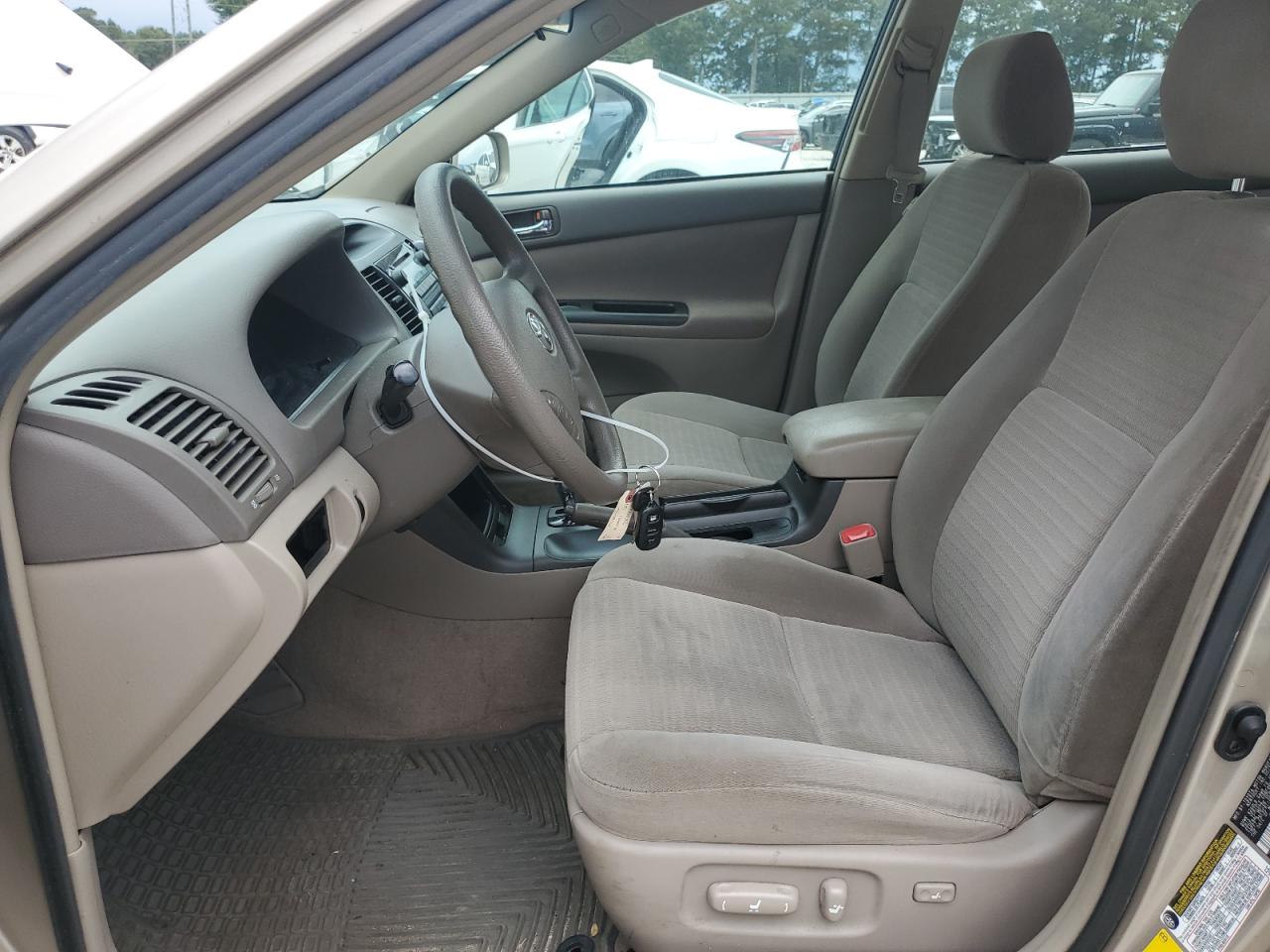 2005 Toyota Camry Le VIN: 4T1BE30K15U082815 Lot: 83846255