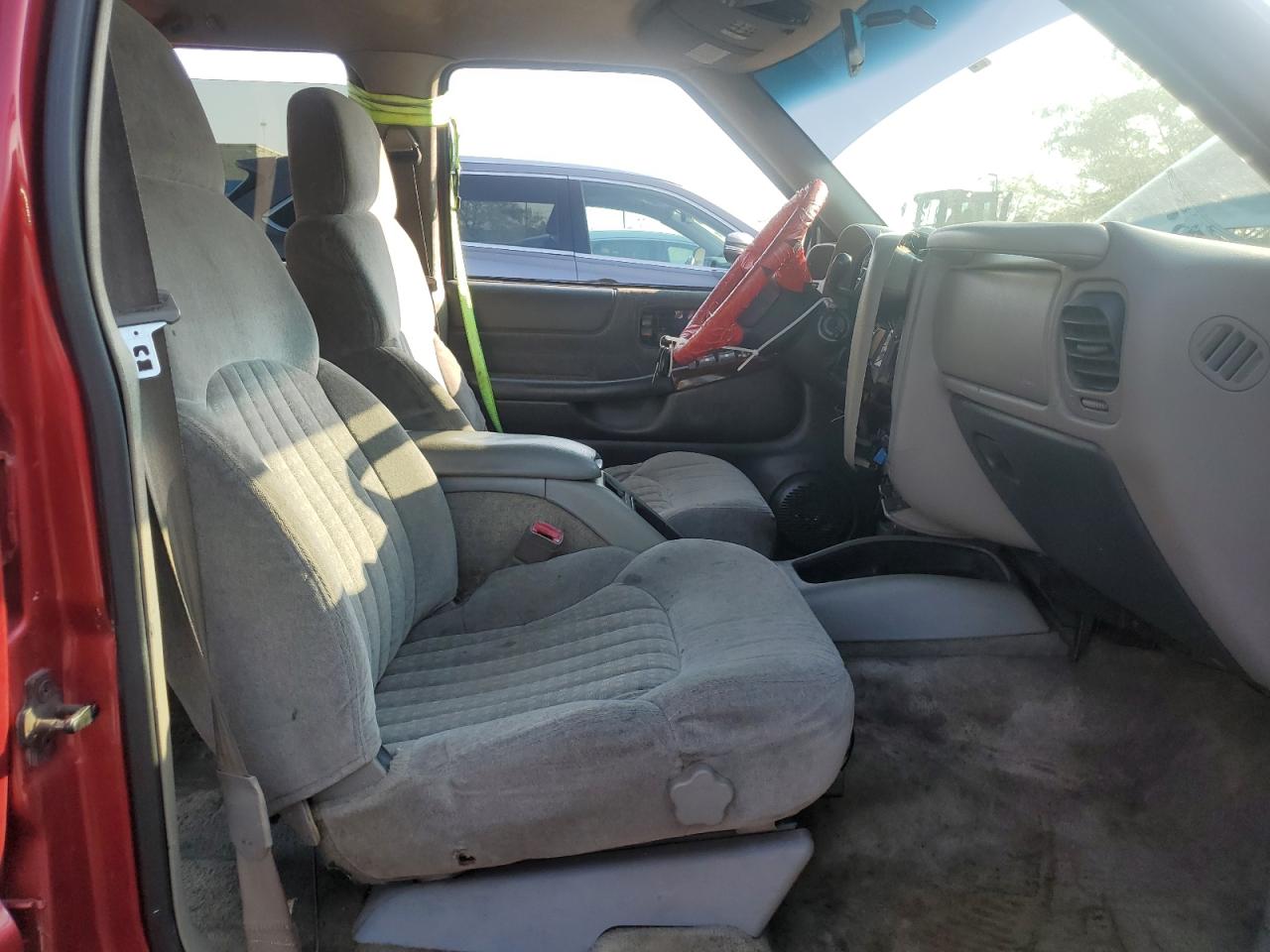 2000 Chevrolet Blazer VIN: 1GNDT13W0Y2255463 Lot: 81561865