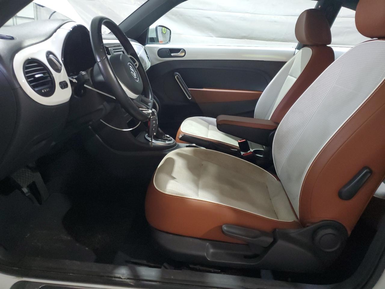 2016 Volkswagen Beetle 1.8T VIN: 3VWF17AT8GM633133 Lot: 84226095