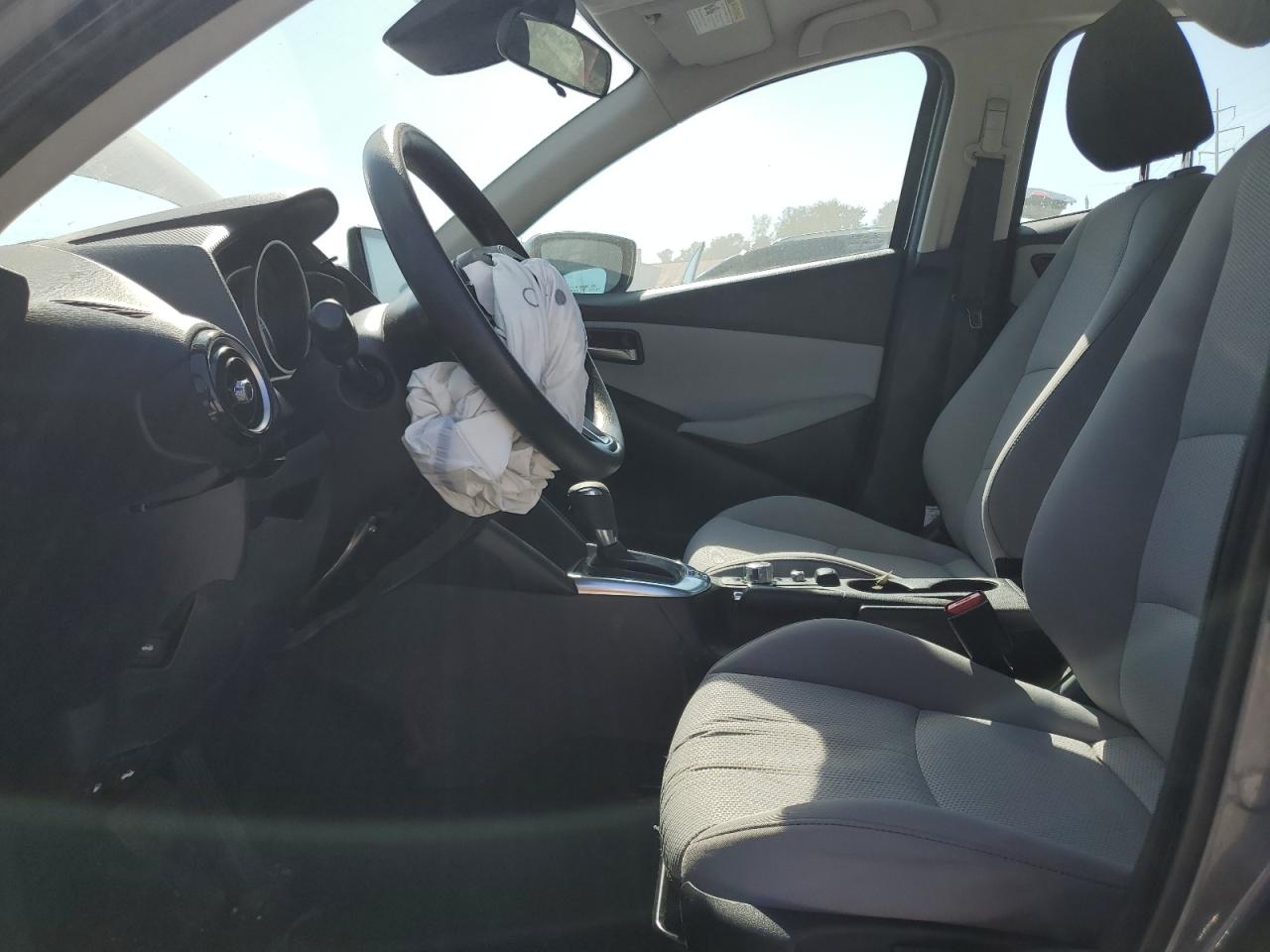 2019 Toyota Yaris L VIN: 3MYDLBYV2KY520893 Lot: 84041265