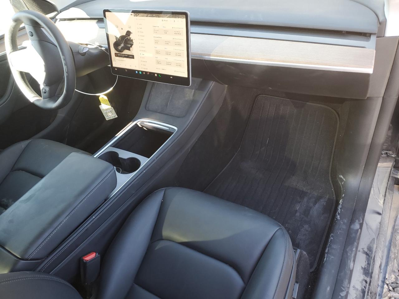 2025 Tesla Model Y VIN: 7SAYGDEE9SA357725 Lot: 84190065