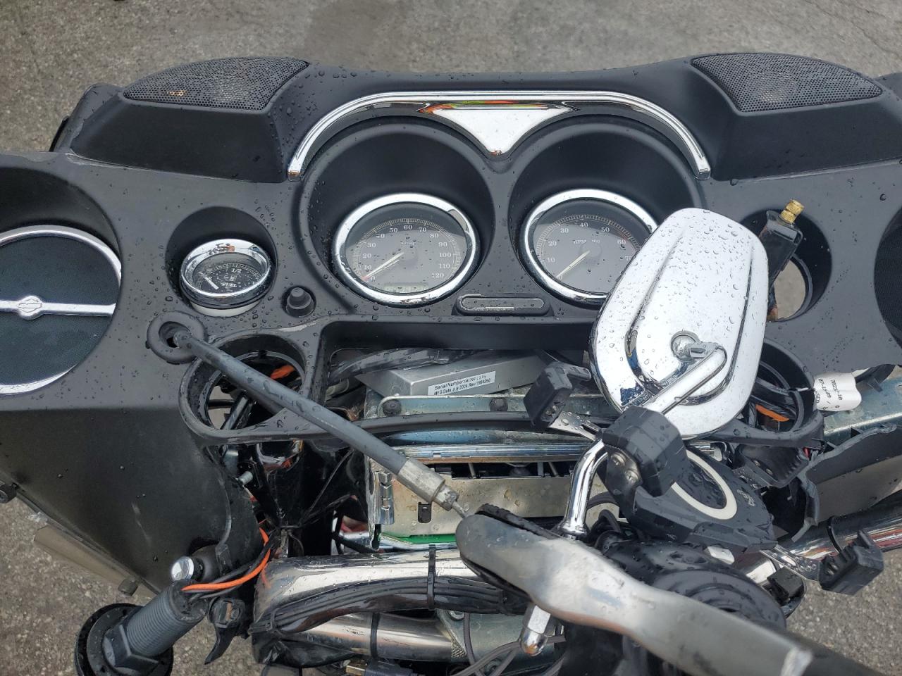 2010 Harley-Davidson Flhtcu VIN: 1HD1FC41XAB613089 Lot: 83958395