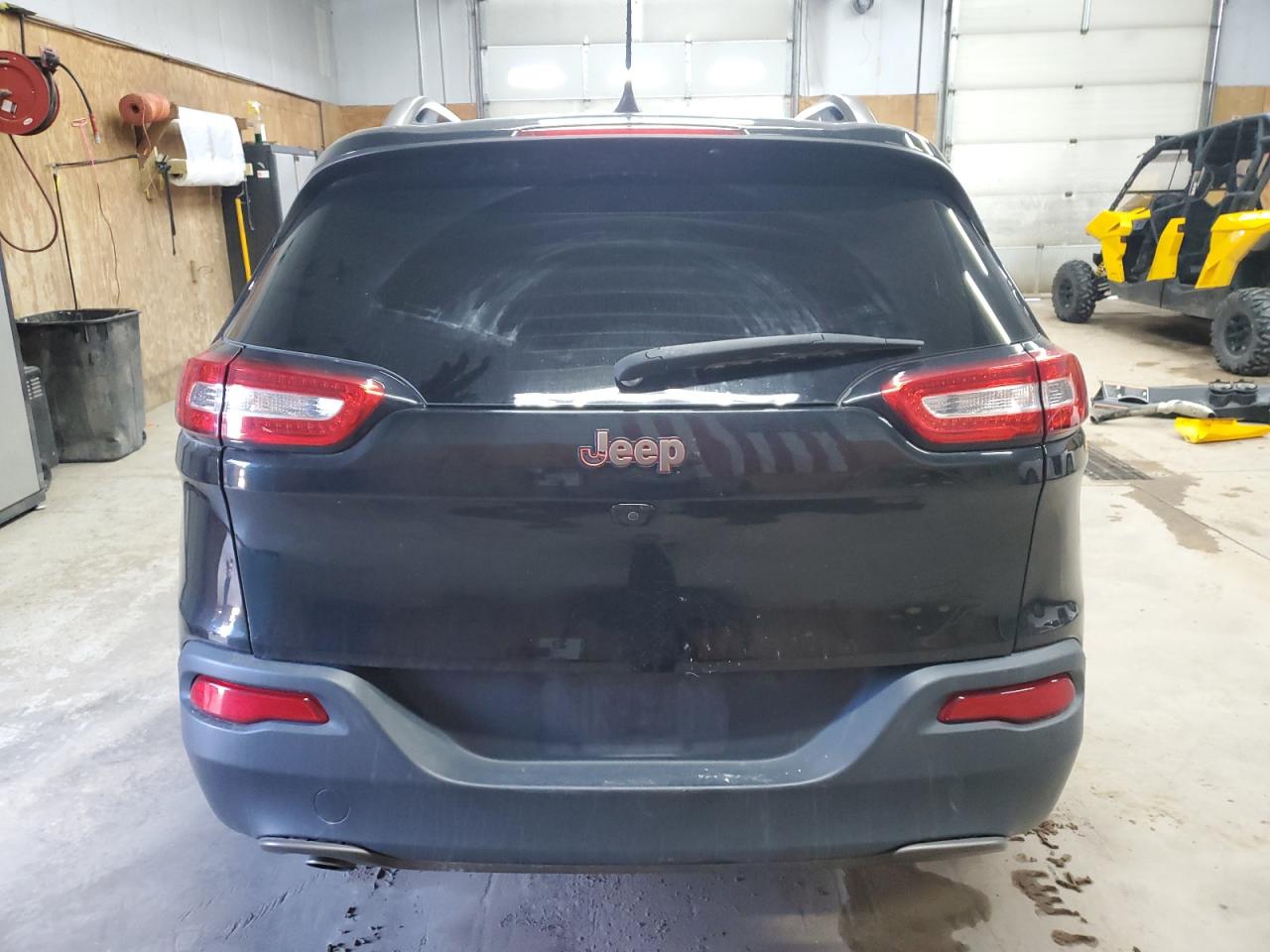 2016 Jeep Cherokee Latitude VIN: 1C4PJLCB2GW302973 Lot: 80261925