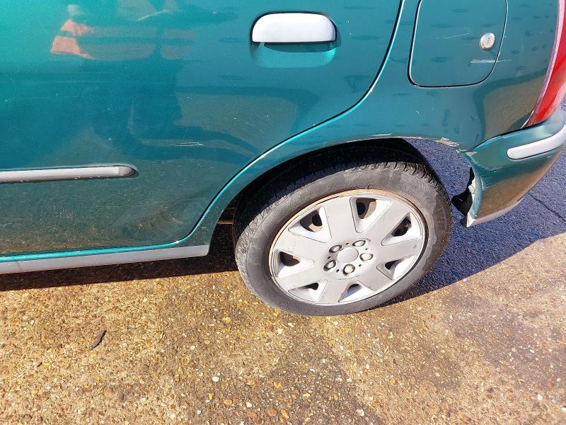 2001 NISSAN MICRA S