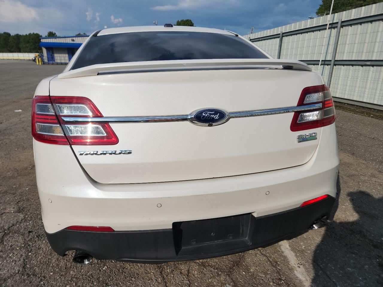 2015 Ford Taurus Sho VIN: 1FAHP2KT4FG186682 Lot: 70457895