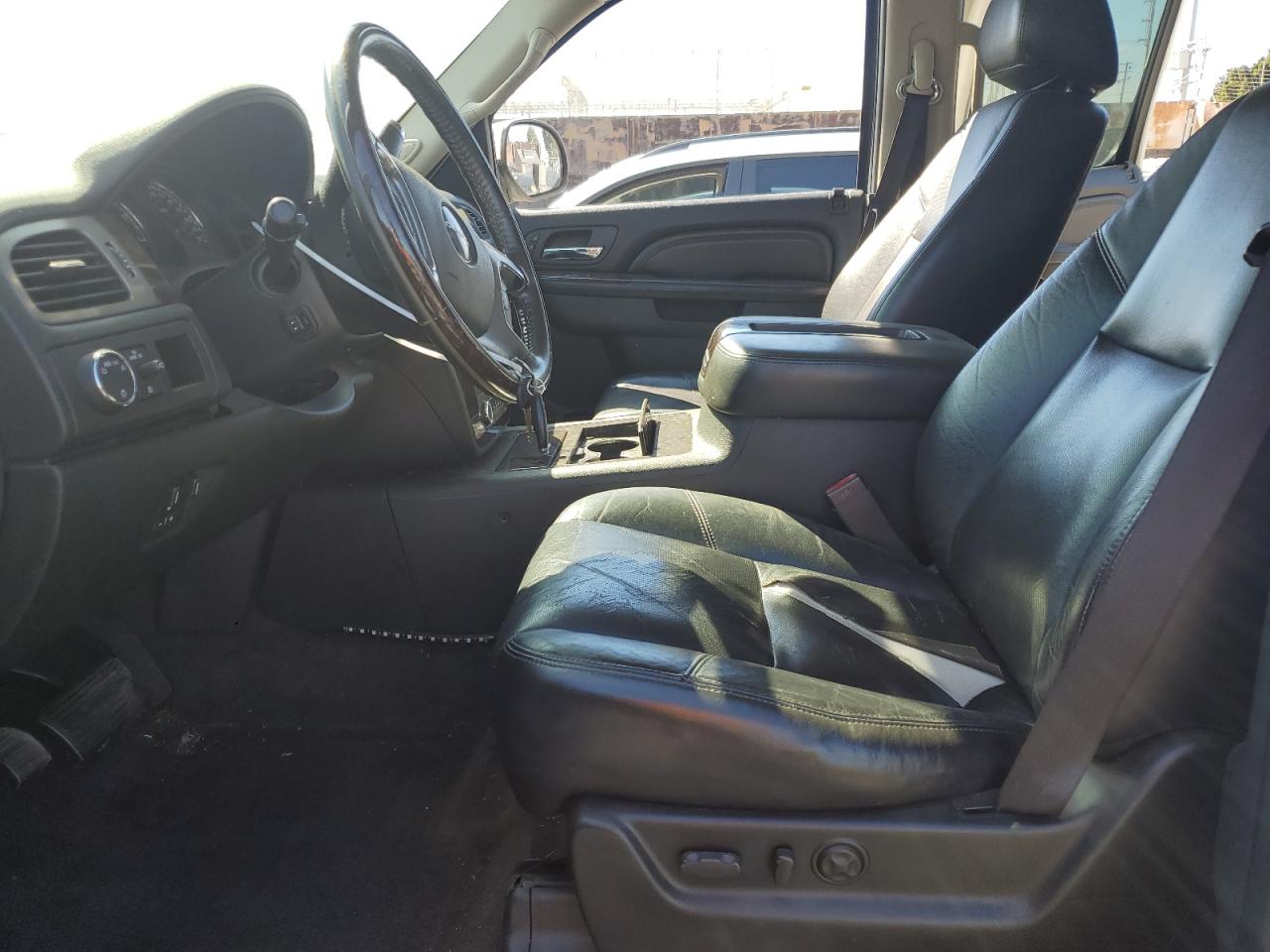 2010 GMC Yukon Xl Denali VIN: 1GKUKMEF7AR262552 Lot: 81643585