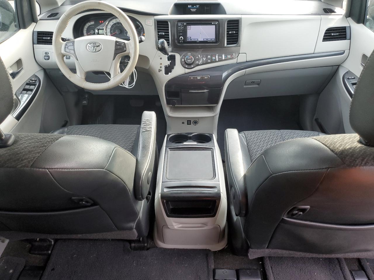 2013 Toyota Sienna Sport VIN: 5TDXK3DC9DS327563 Lot: 82045955