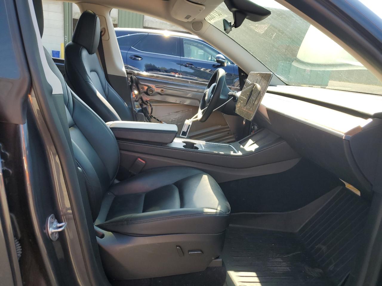 2023 Tesla Model Y VIN: 7SAYGDEE6PF921891 Lot: 82118335