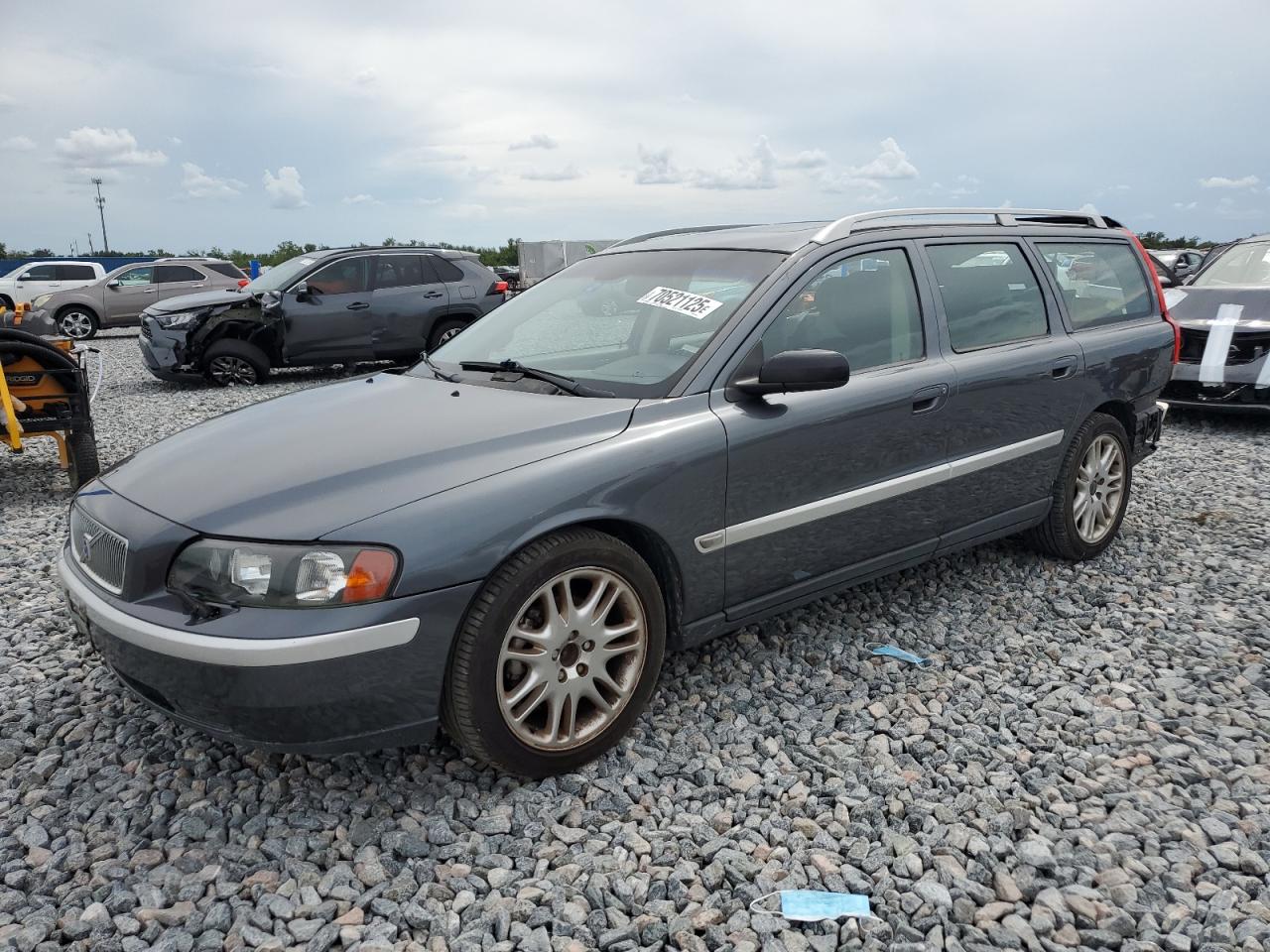 YV1SW59V542369766 VOLVO V70 2004 SILVER Photo 1