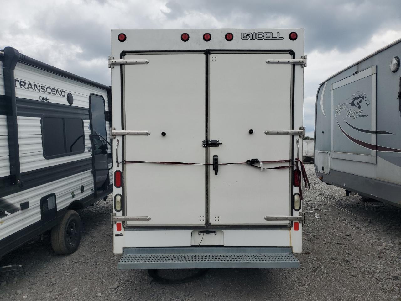 2017 Ford Econoline E350 Super Duty Cutaway Van VIN: 1FDWE3FSXHDC09428 Lot: 82085175