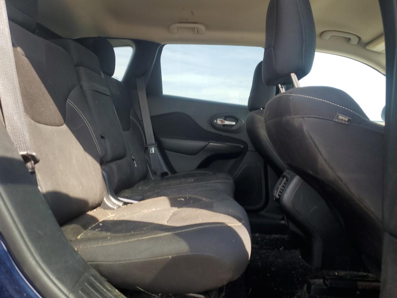 2015 Jeep Cherokee Latitude VIN: 1C4PJMCB5FW587401 Lot: 81410265