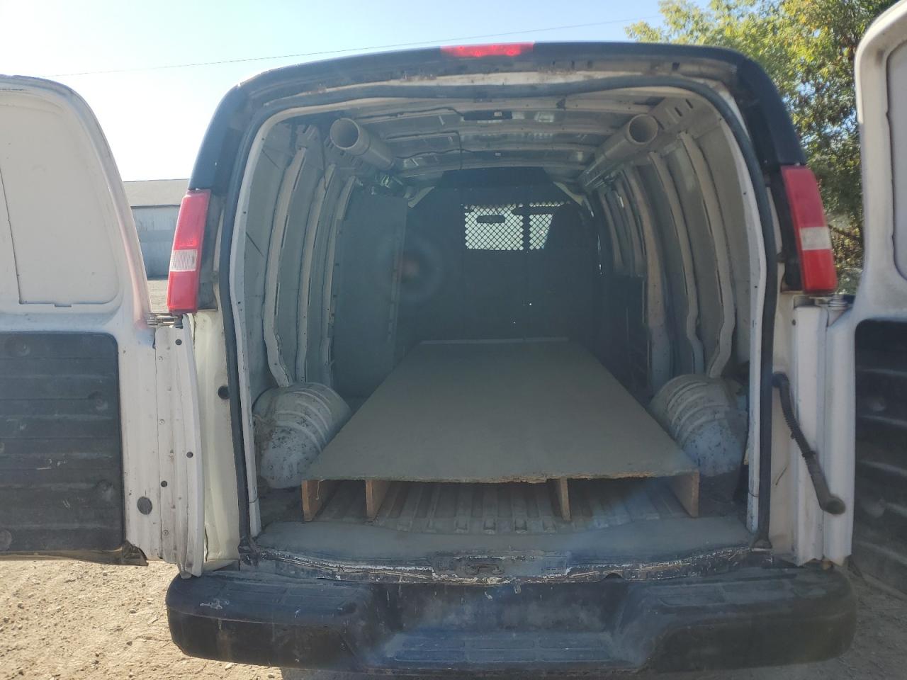 2017 Chevrolet Express G2500 VIN: 1GCWGBFF1H1281552 Lot: 84548215