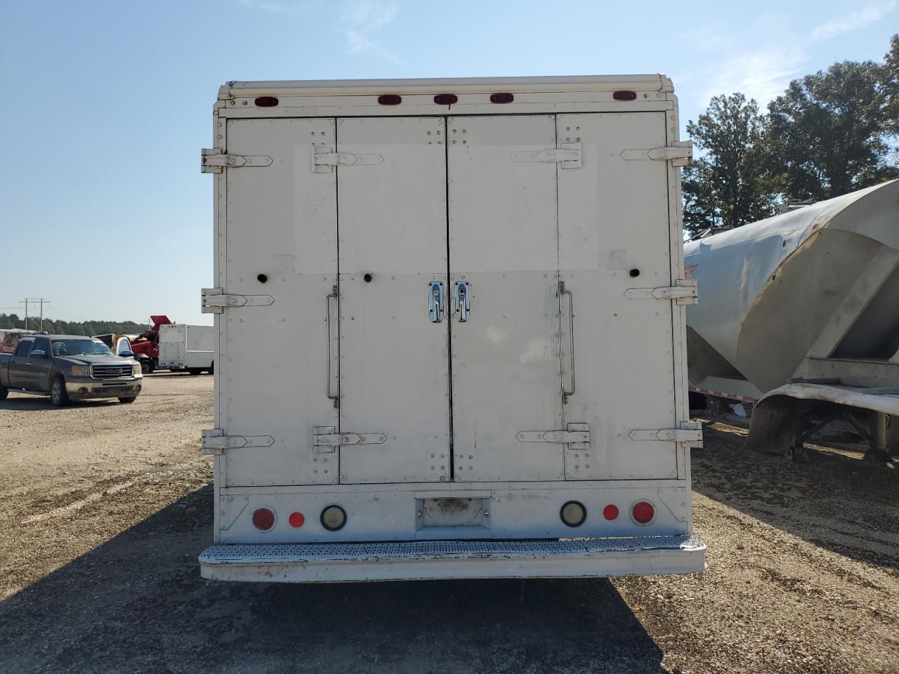 2006 Ford Econoline E450 Super Duty Commercial Str VIN: 1FCLE49L56DA72395 Lot: 68957215