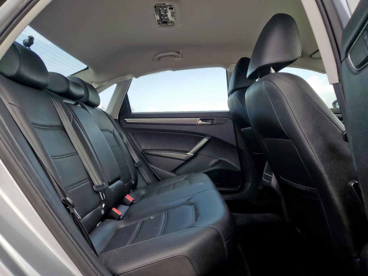 2017 Volkswagen Passat R-Line VIN: 1VWDT7A31HC071810 Lot: 81029825