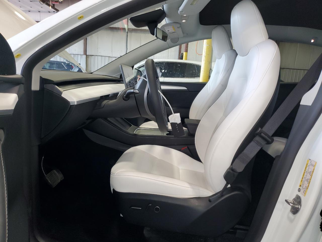 2025 Tesla Model Y VIN: 7SAYGDEE4SF223000 Lot: 69473505