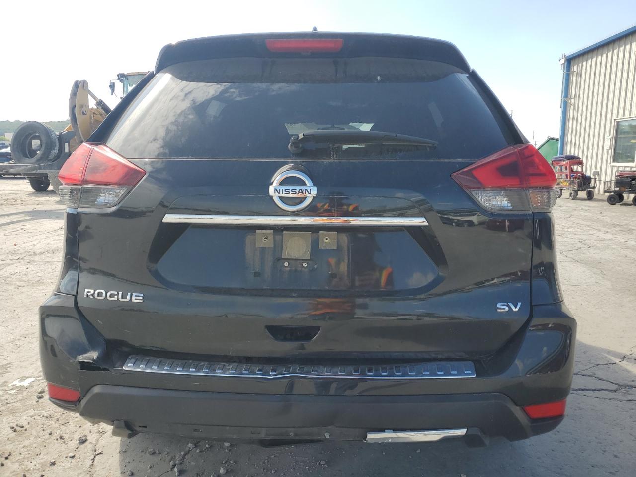 2017 Nissan Rogue S VIN: JN8AT2MT2HW399440 Lot: 81885535