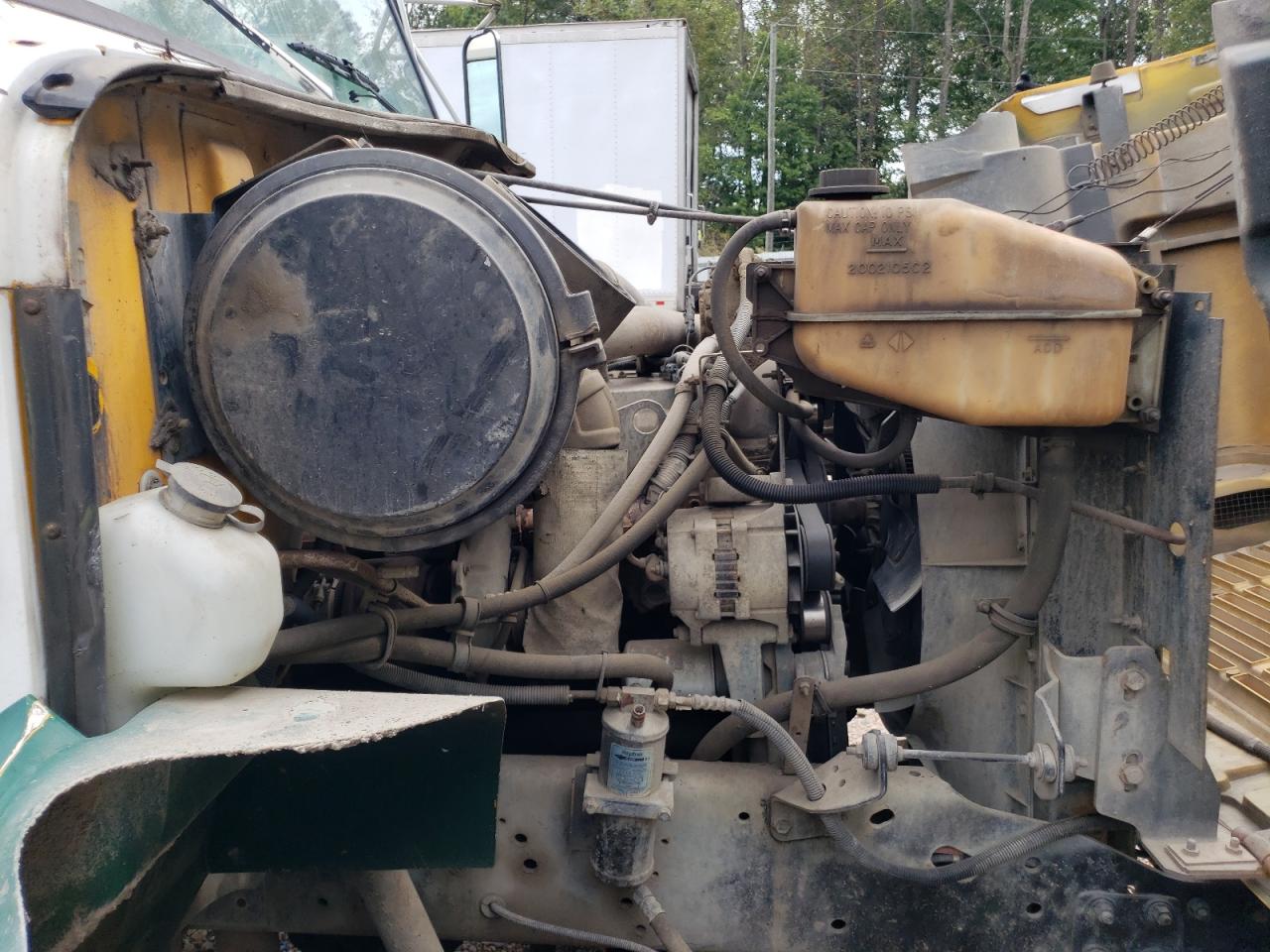 2001 International 4900 Roll-Off Container Truck VIN: 1HTSDAAN31H325809 Lot: 82050485