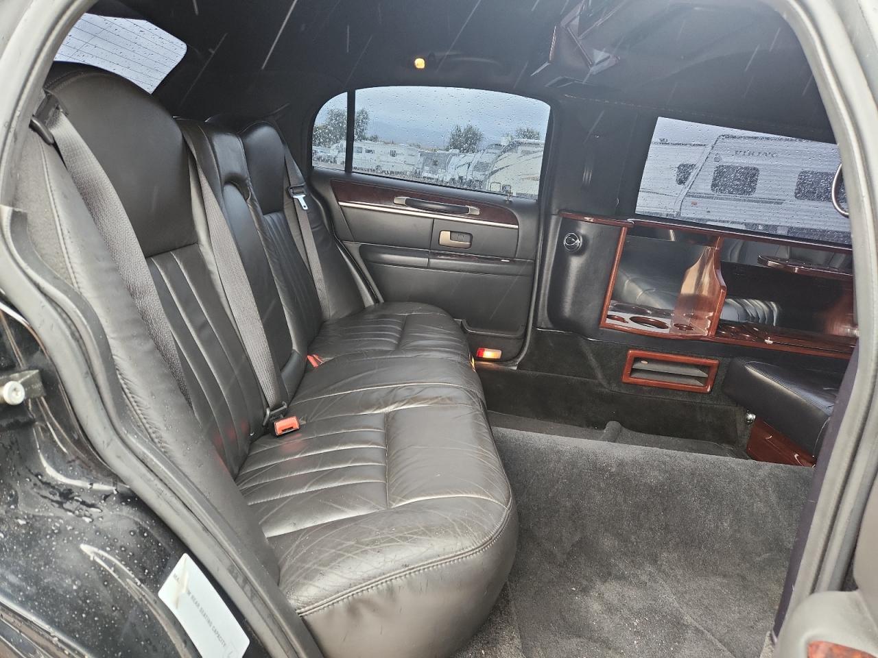 2007 Lincoln Town Car Executive VIN: 1L1FM88W97Y631196 Lot: 82097385