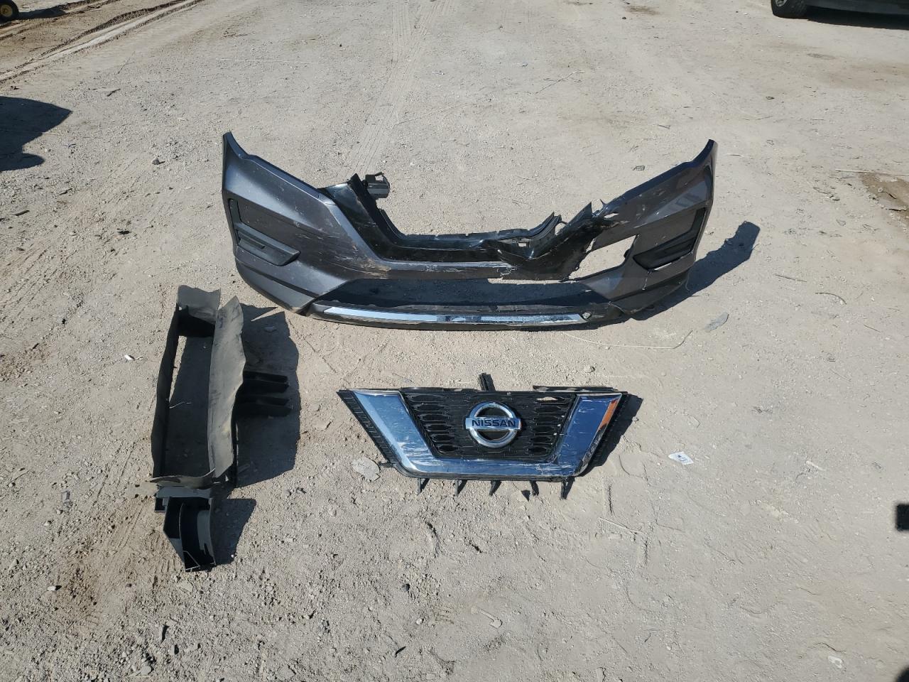 2017 Nissan Rogue S VIN: JN8AT2MV2HW262063 Lot: 83952725