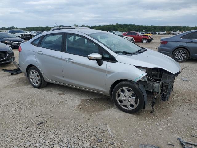 Sedans FORD FIESTA 2013 Srebrny