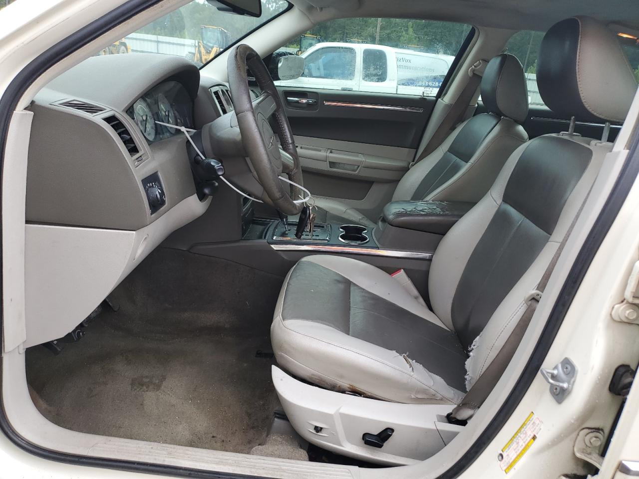 2008 Chrysler 300 Touring VIN: 2C3LA53G08H211260 Lot: 84802805