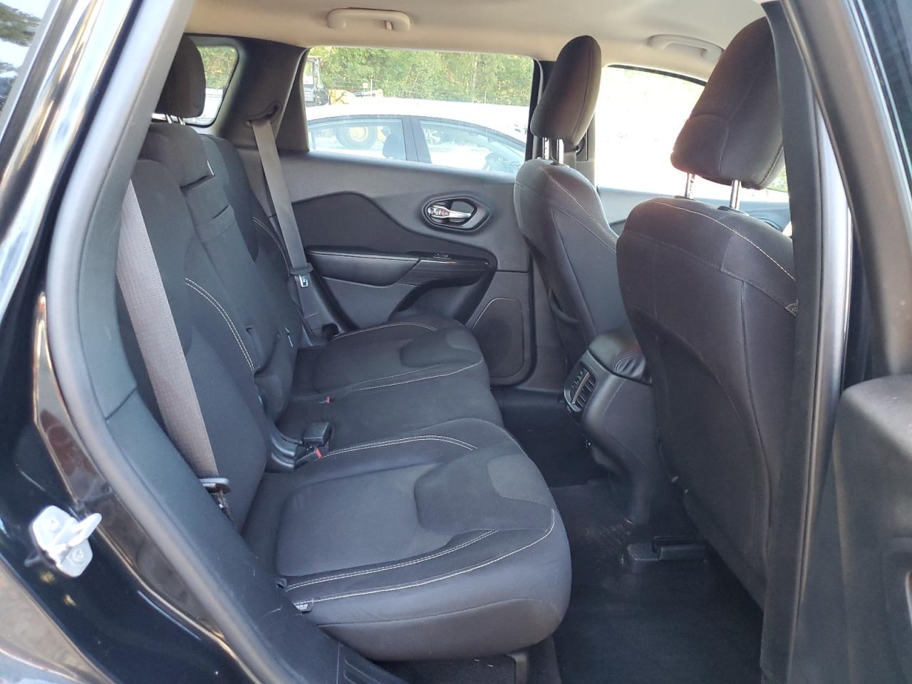 2015 Jeep Cherokee Latitude VIN: 1C4PJMCB7FW550138 Lot: 81209975