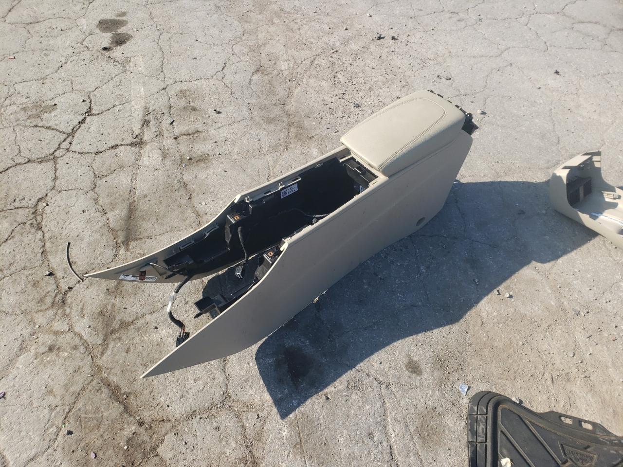 2018 Buick Regal Essence VIN: W04GP6SX2J1133064 Lot: 81138685