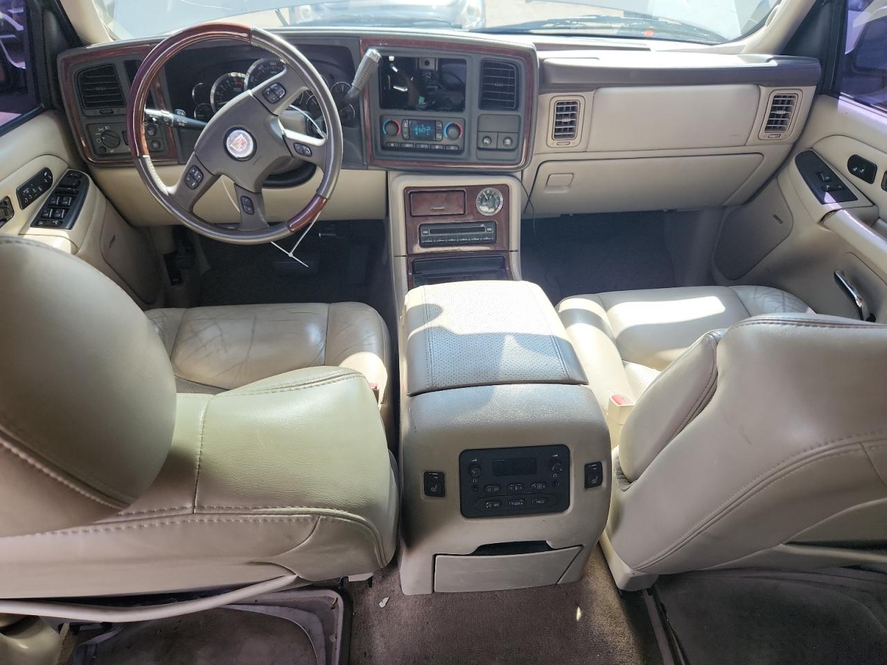 2005 Cadillac Escalade Luxury VIN: 1GYEK63N85R256815 Lot: 72035565