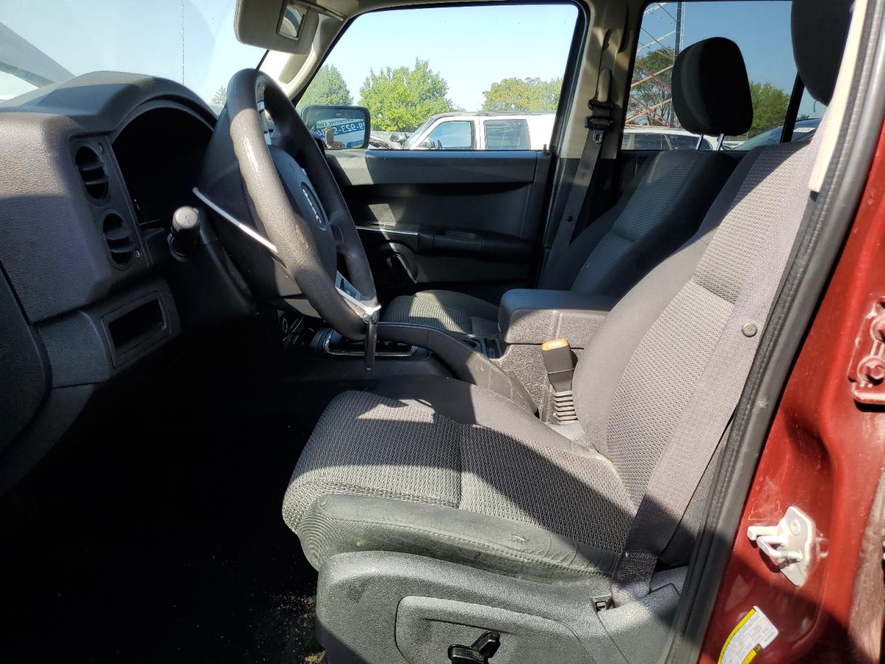 2008 Jeep Commander Sport VIN: 1J8HG48K68C105348 Lot: 81876395