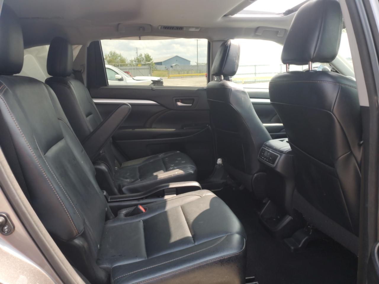 2016 Toyota Highlander Xle VIN: 5TDJKRFHXGS306582 Lot: 71675665