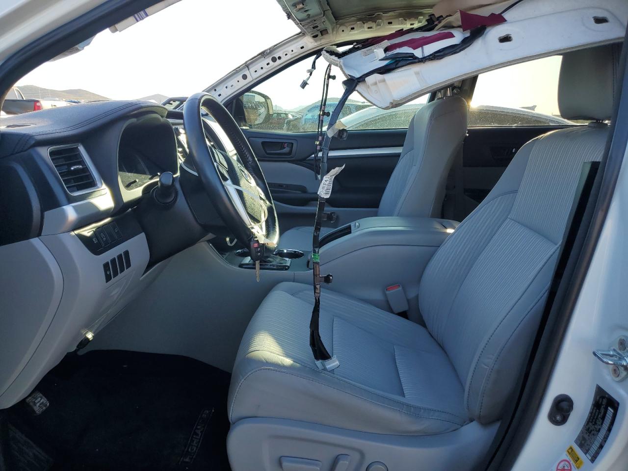 2018 Toyota Highlander Le VIN: 5TDBZRFH6JS855512 Lot: 81901535