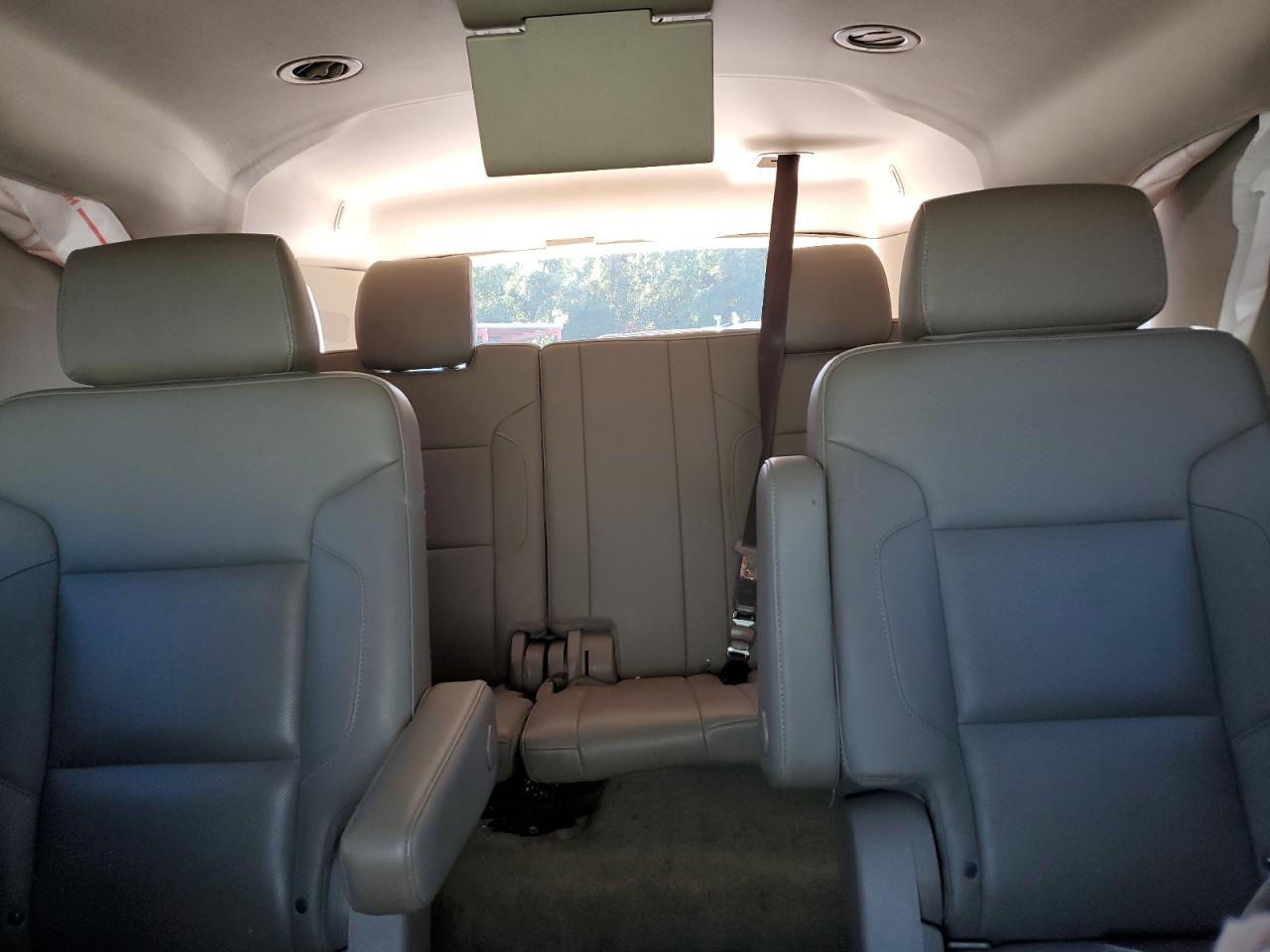 2018 Chevrolet Suburban C1500 Premier VIN: 1GNSCJKC1JR305038 Lot: 81311685