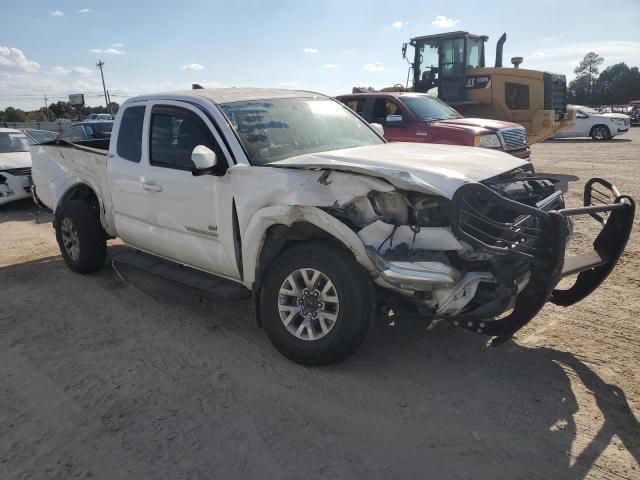 TOYOTA TACOMA 2016 Белы