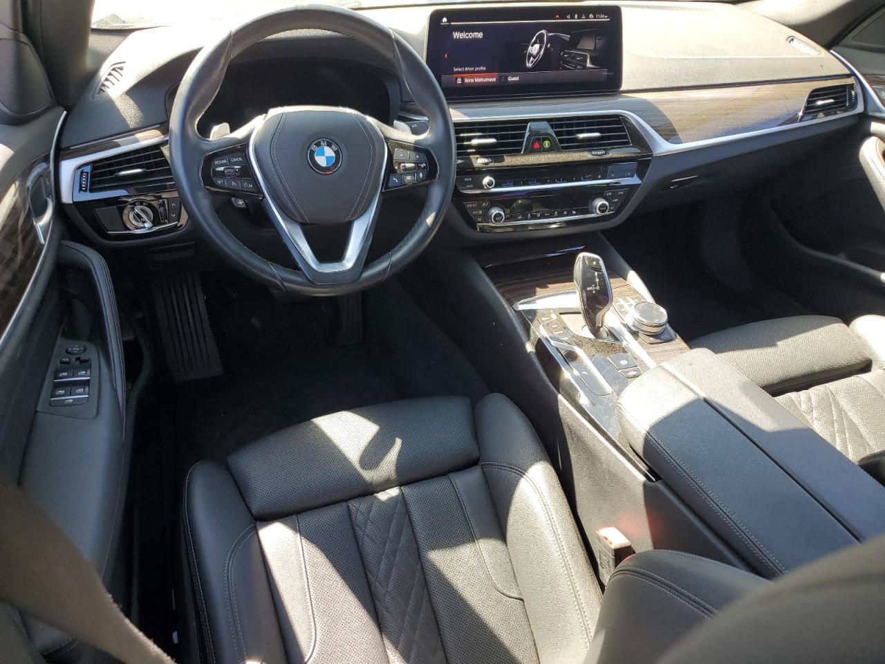 Фото: WBA53BH02MCF27541