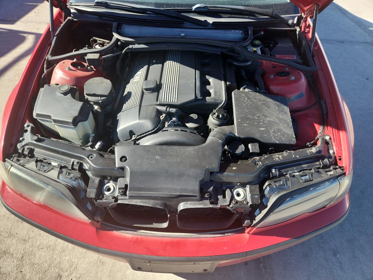 2005 BMW 330 Xi VIN: WBAEW53435PN37232 Lot: 84393915