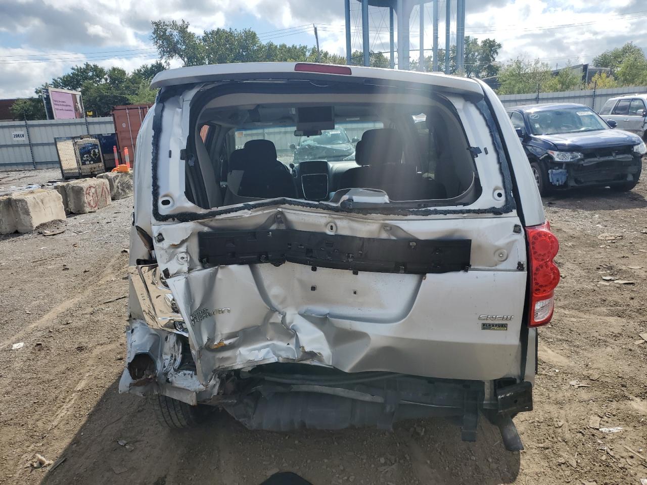 2011 Dodge Grand Caravan Crew VIN: 2D4RN5DG4BR662141 Lot: 84031015