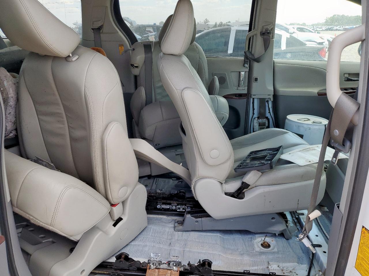 2014 Toyota Sienna Xle VIN: 5TDYK3DC2ES453771 Lot: 82075415