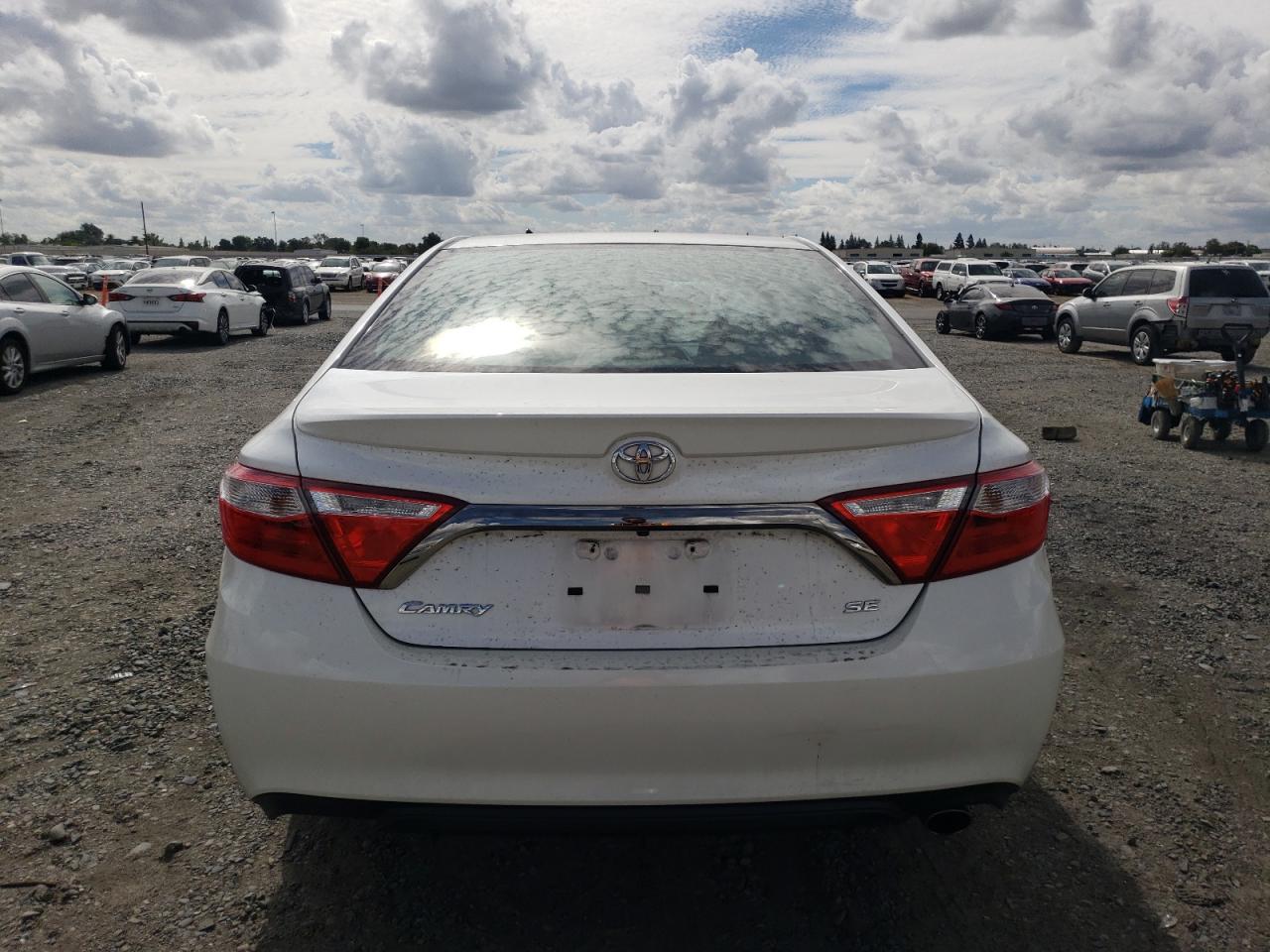 2016 Toyota Camry Le VIN: 4T1BF1FK4GU187666 Lot: 81872555