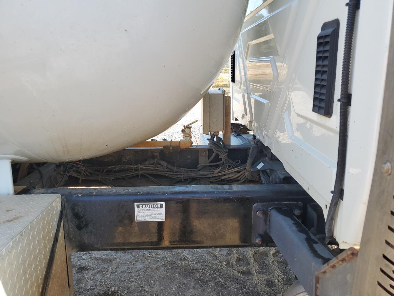 2016 International 4300 Propane Delivery Truck VIN: 1HTMMMMN0GH153592 Lot: 81181015