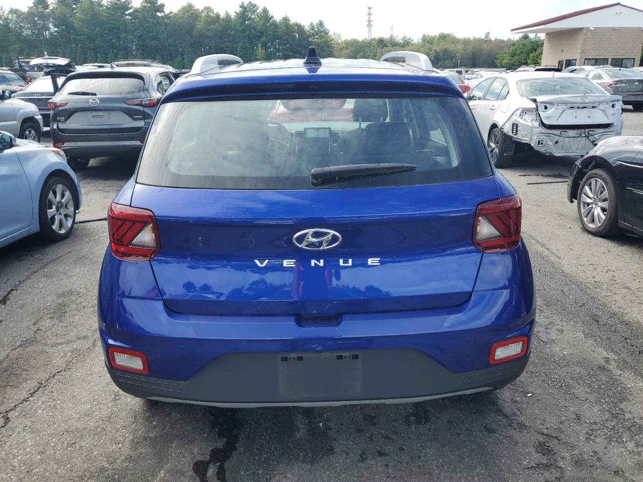 2022 Hyundai Venue Sel VIN: KMHRC8A32NU201352 Lot: 82040765