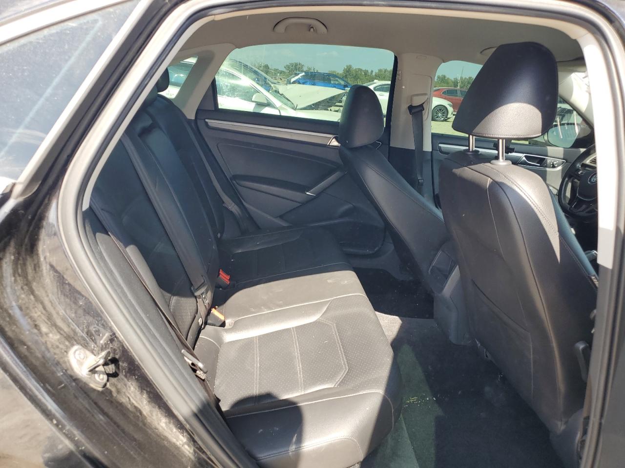 2017 Volkswagen Passat R-Line VIN: 1VWDT7A38HC027996 Lot: 81913785