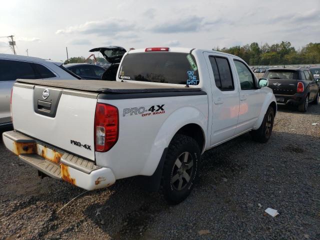 Pickups NISSAN FRONTIER 2012 Biały