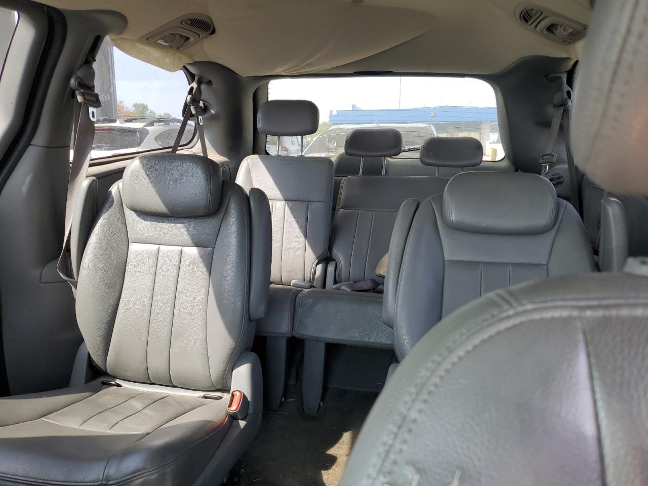 2005 Chrysler Town & Country Touring VIN: 2C4GP54L25R132105 Lot: 70004835