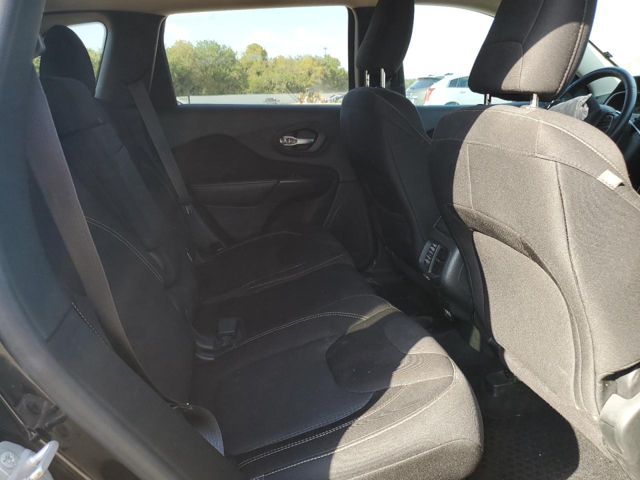 2015 Jeep Cherokee Latitude VIN: 1C4PJMCS3FW665884 Lot: 81777595