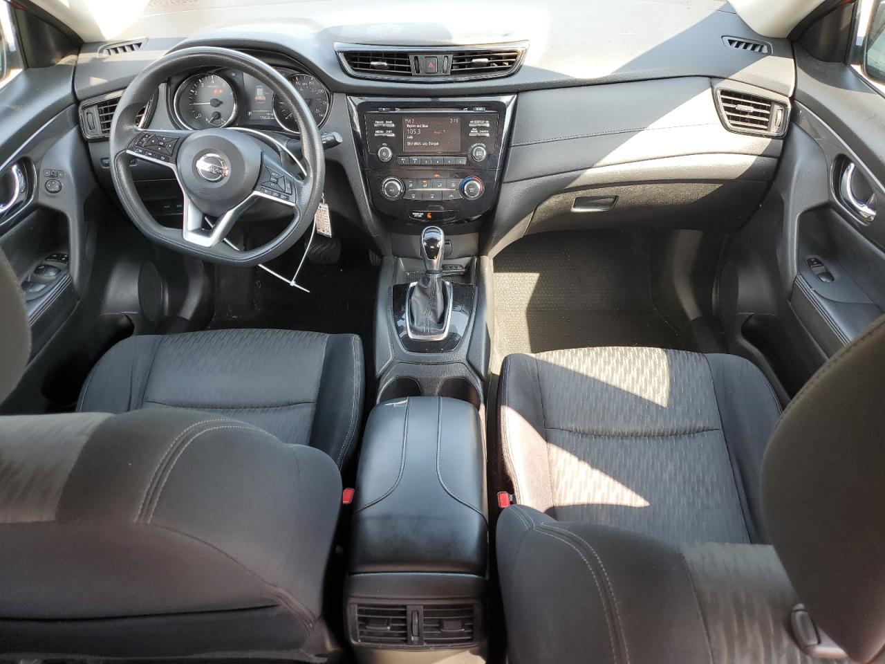 2017 Nissan Rogue S VIN: JN8AT2MT0HW393765 Lot: 82057655