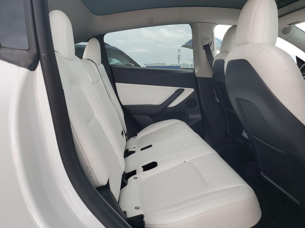 2022 Tesla Model Y VIN: 7SAYGDEE7NF445745 Lot: 81339175